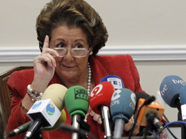 Rita Barberá enseña los dientes a Rajoy y se niega al recorte de concejales