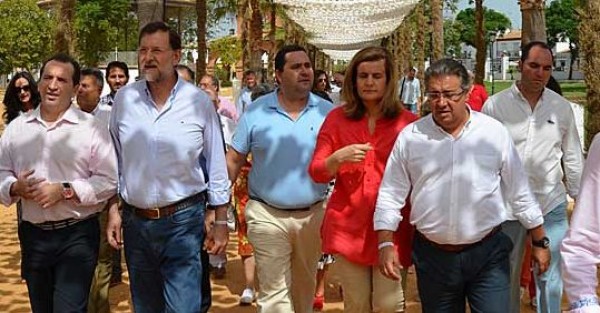 Rajoy: A dios rogando y con la tijera recortando
